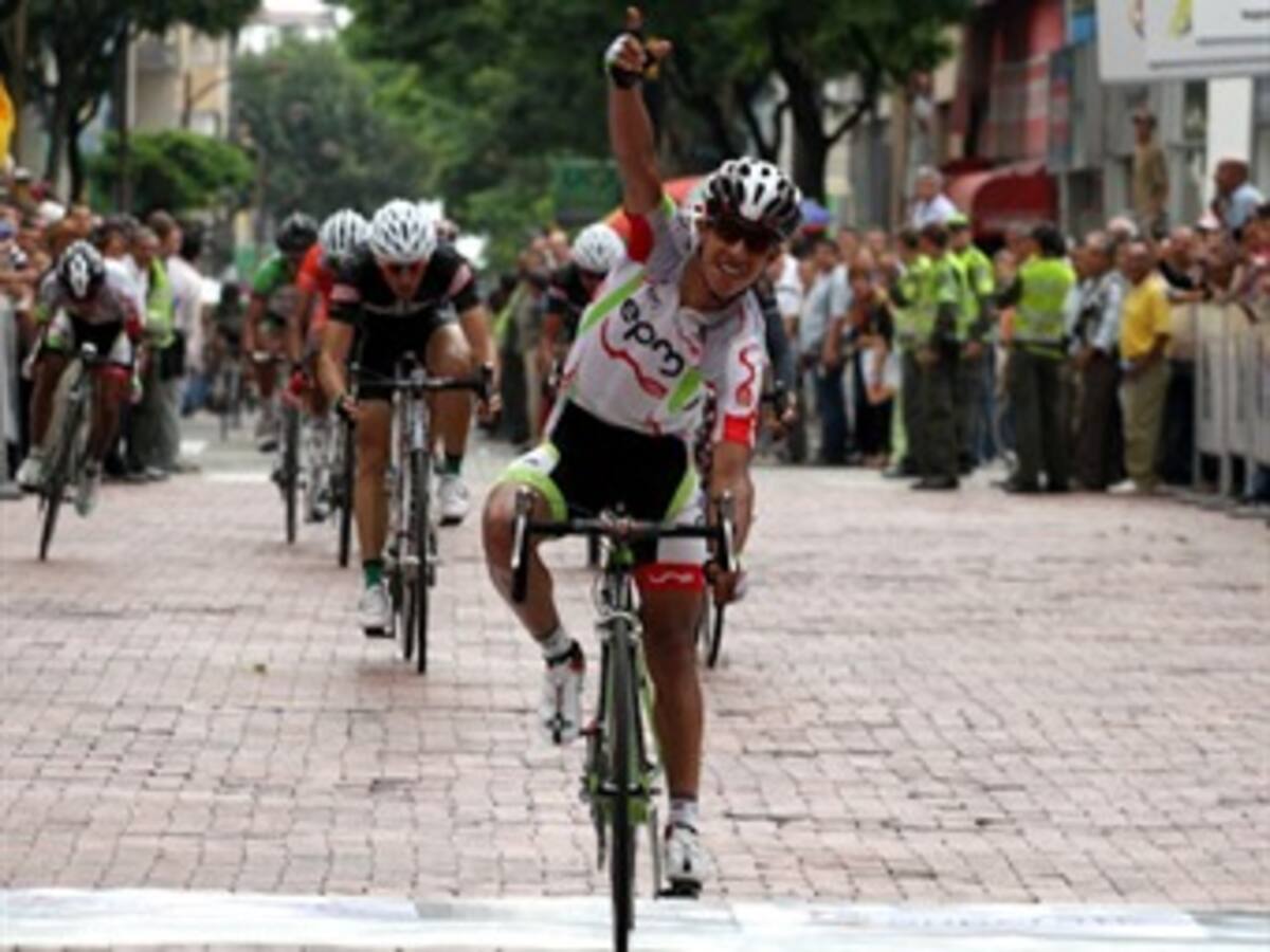 Javier Gómez ganó la primera etapa en la Vuelta de la Juventud