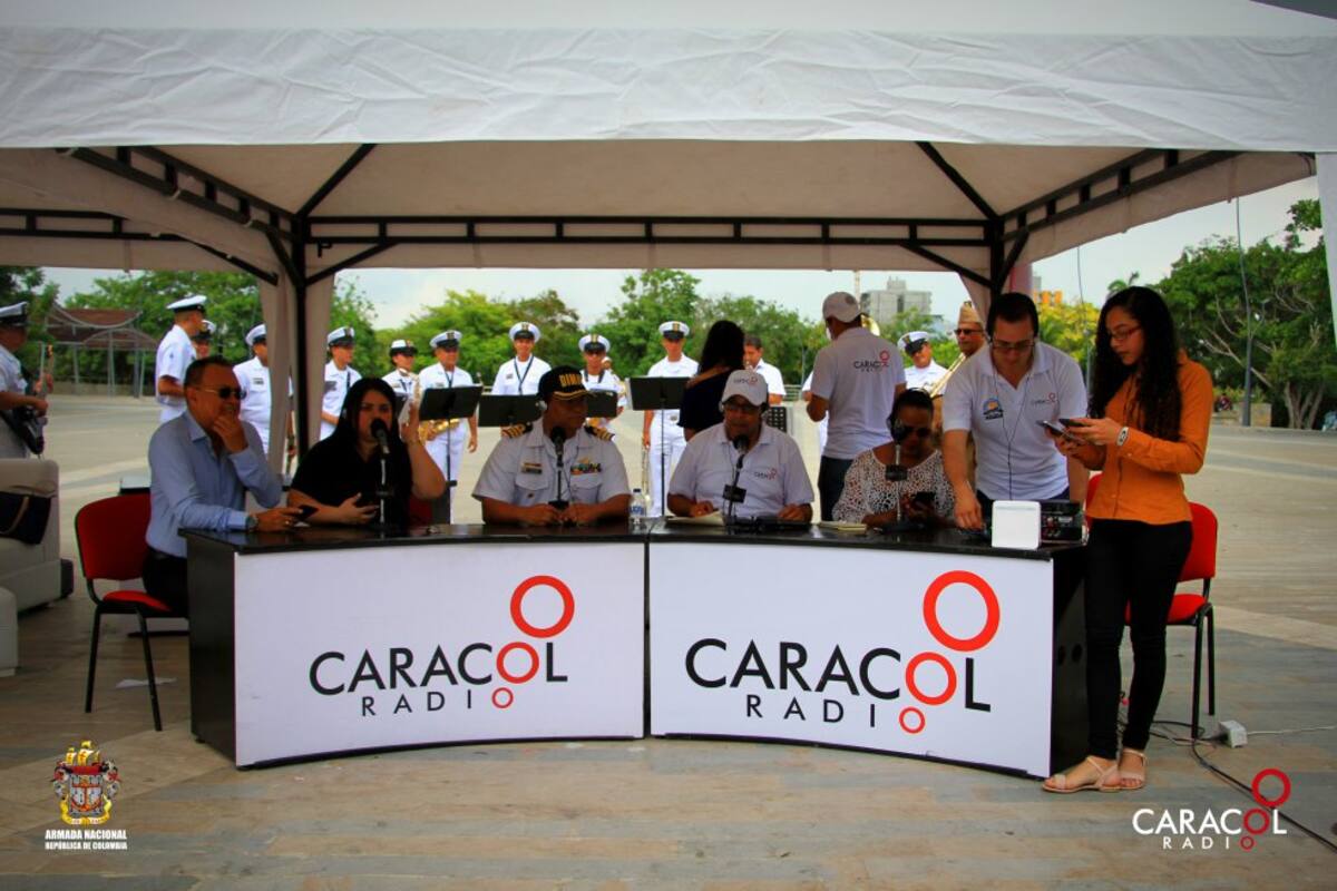 Caracol Radio emitiendo desde la Plaza de la Paz