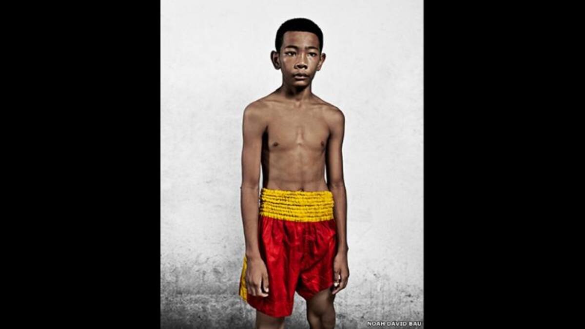 Se fue haciendo cada vez más claro que estos chicos que viven en los márgenes de la sociedad de Tailandia son a la vez admirados y no deseados, salvajes y tristes, inocentes y hastiados, criados y mercantilizados. Quise crear esta serie para echar luz sobre estas contradicciones".