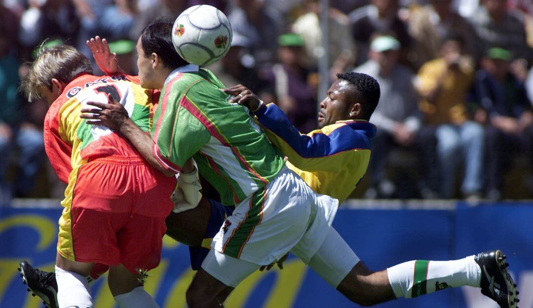'Tigre' Castillo con la Selección Colombia ante Bolivia en el 2000
