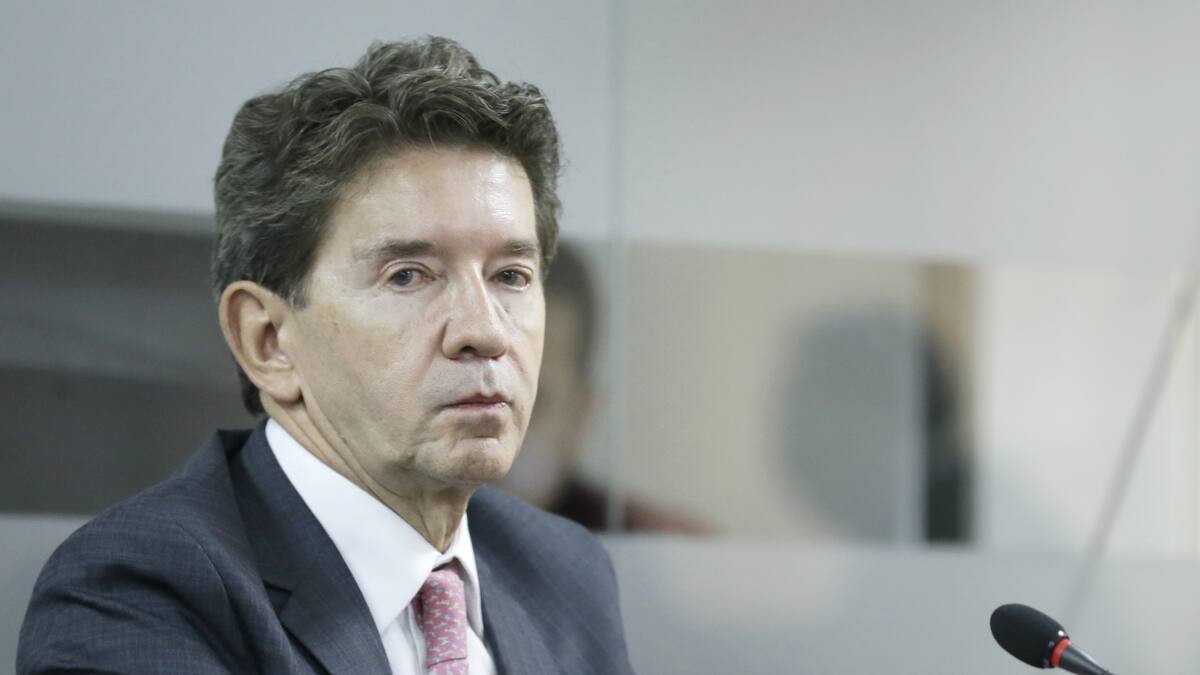 Luis Pérez se prepara para las elecciones de octubre