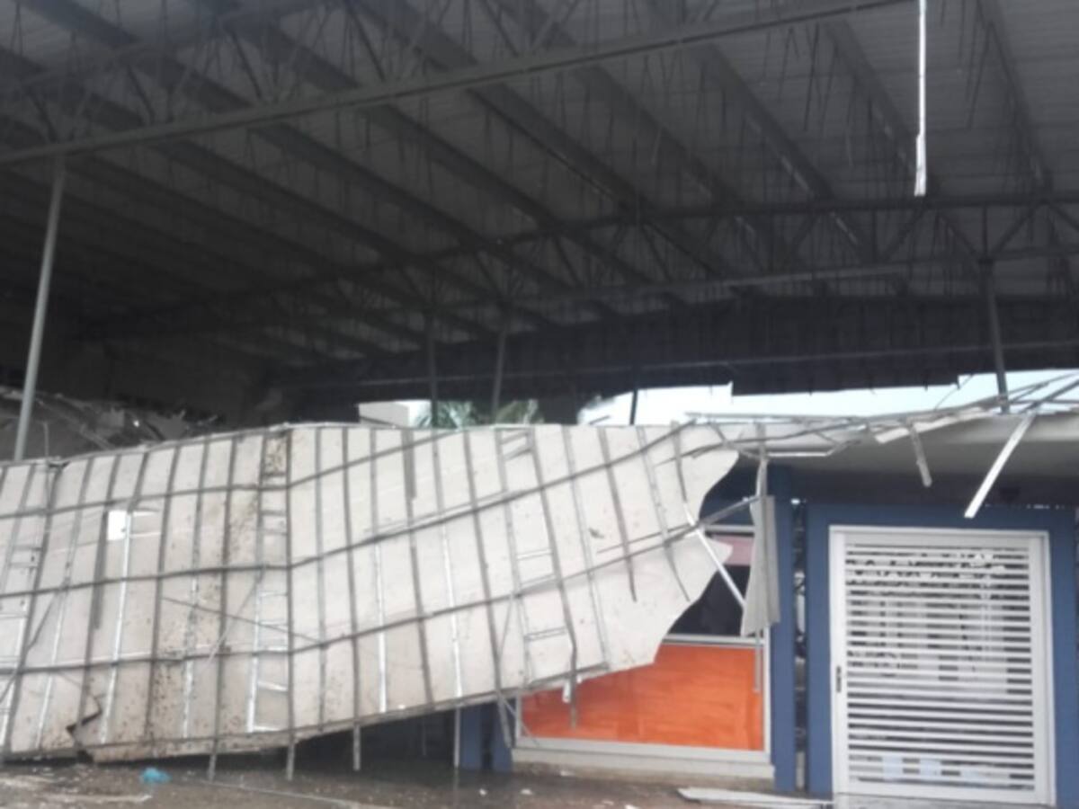 Por fuerte aguacero se desploma cielo raso de Institución Pies Descalzos