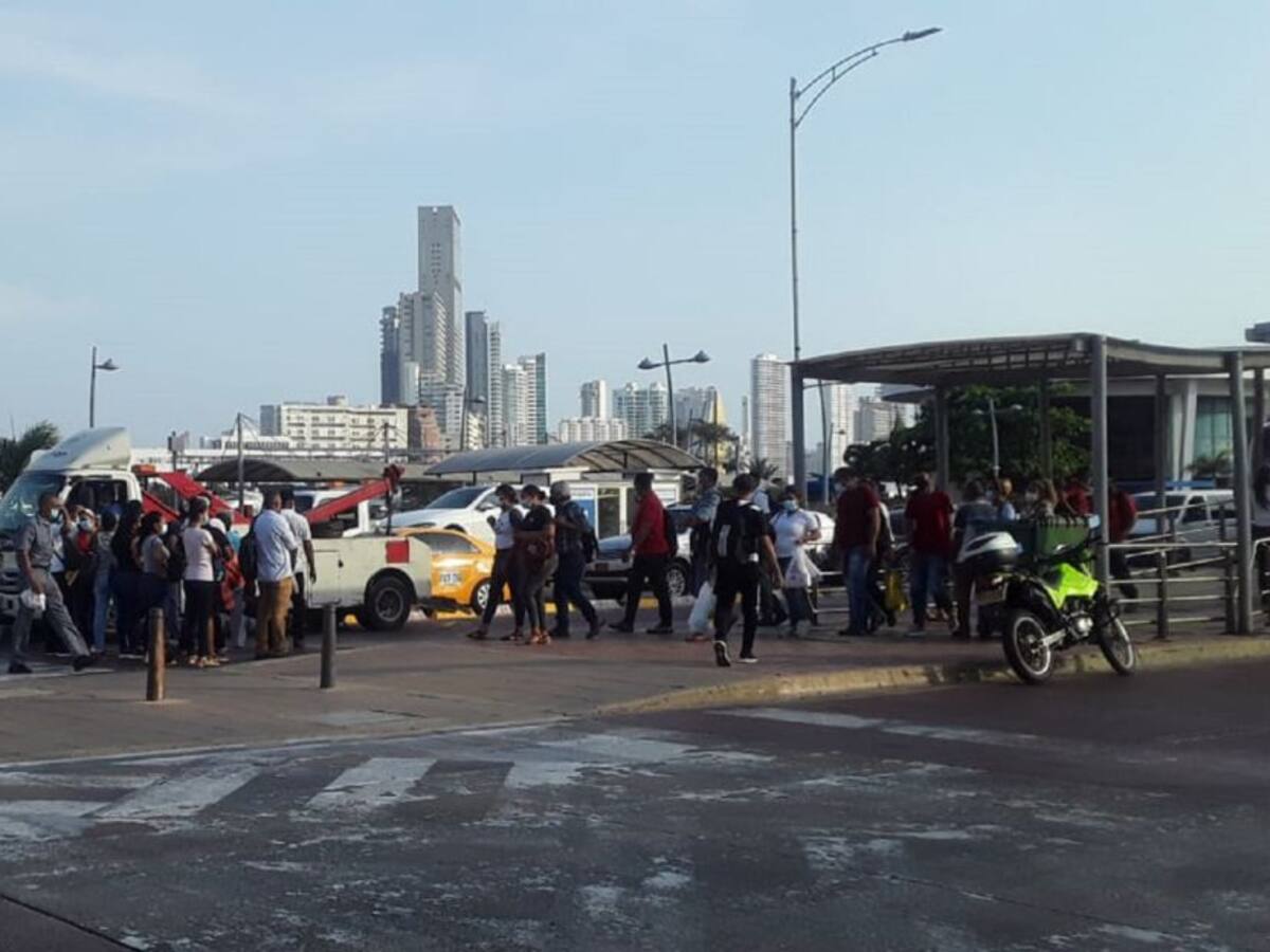 Usuarios viajaron gratis luego de bloquear estación de Transcaribe
