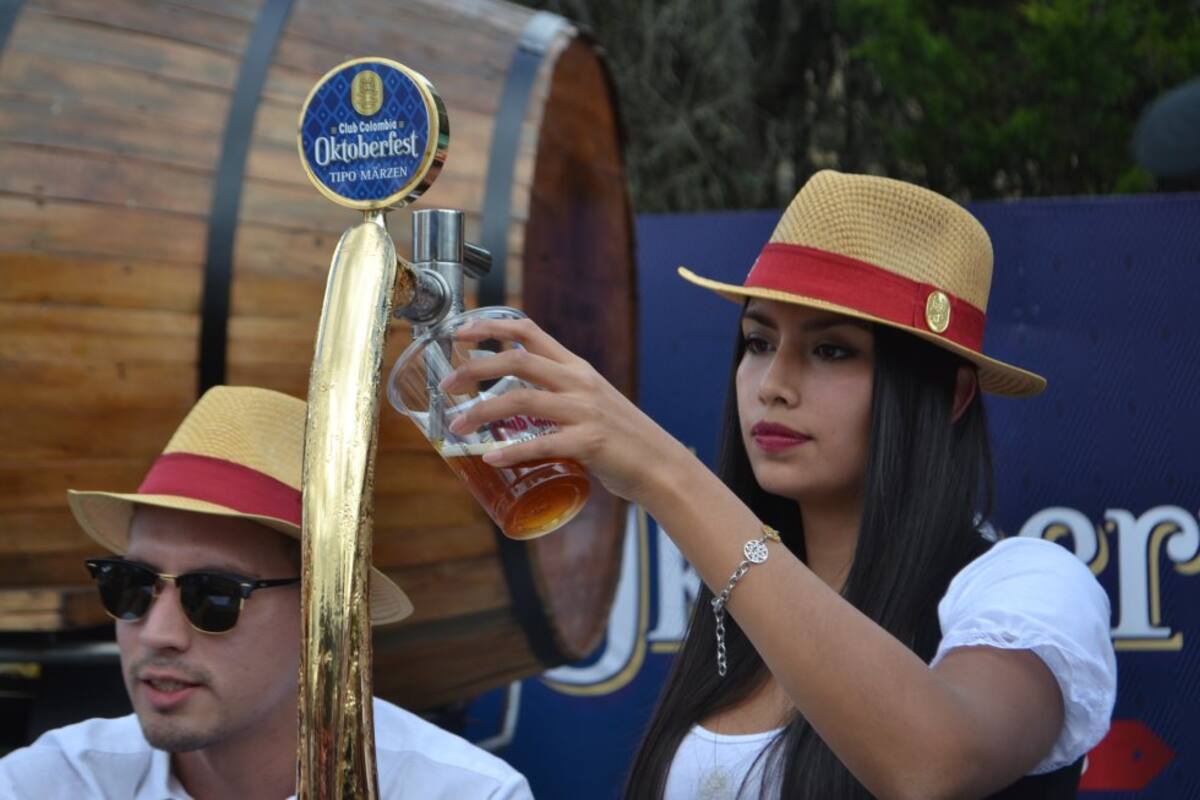 En el evento destacaron los sombreros alemanes y las pintas rebosantes de cerveza.