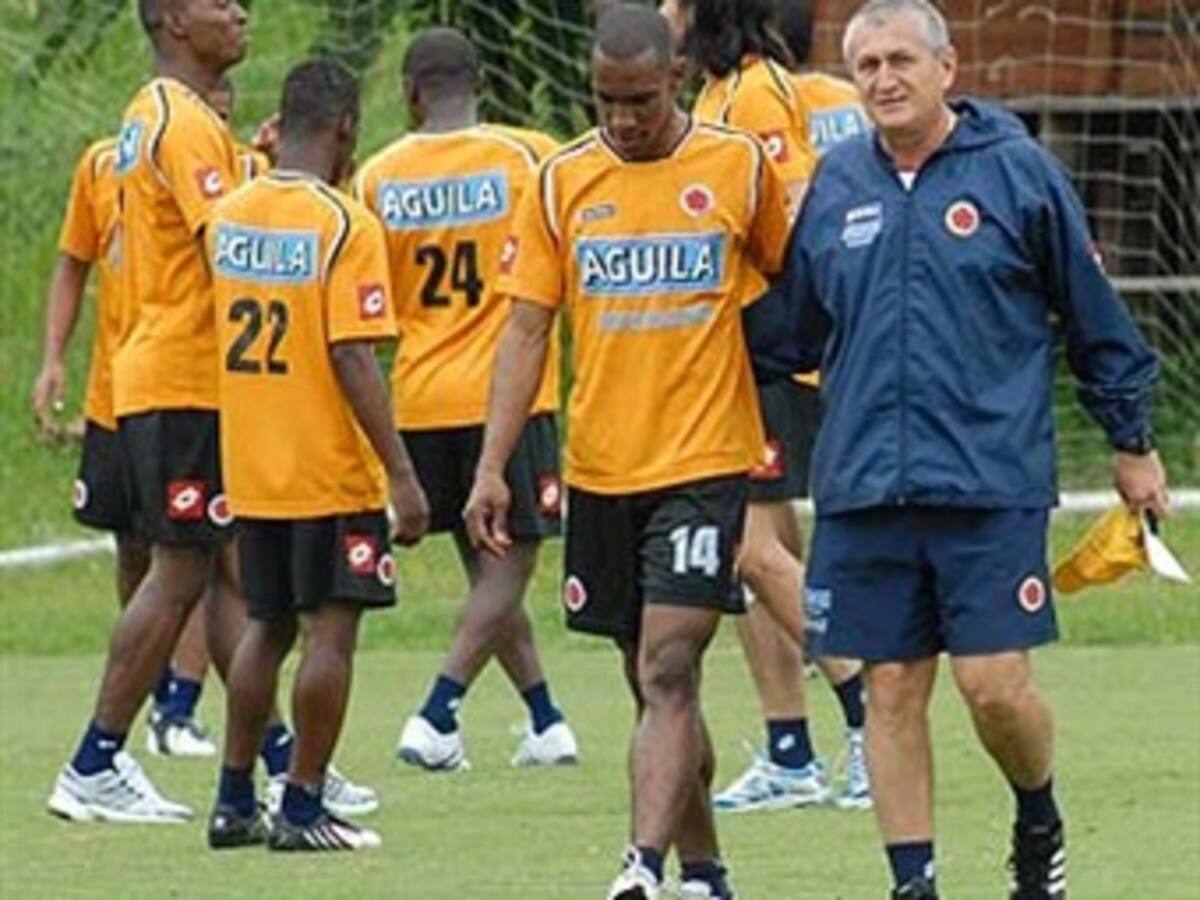 El partido ante Argentina 'es decisivo' para clasificar al Mundial: Eduardo Lara