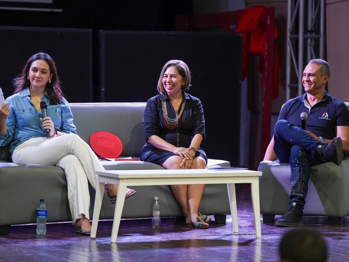 Expertos participaron en un foro de inteligencia artificial en la Unibac