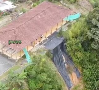 Derrumbe amenaza escuela Guayaquil Bajo del municipio de Córdoba, Quindío. Foto: Cortesía Suteq
