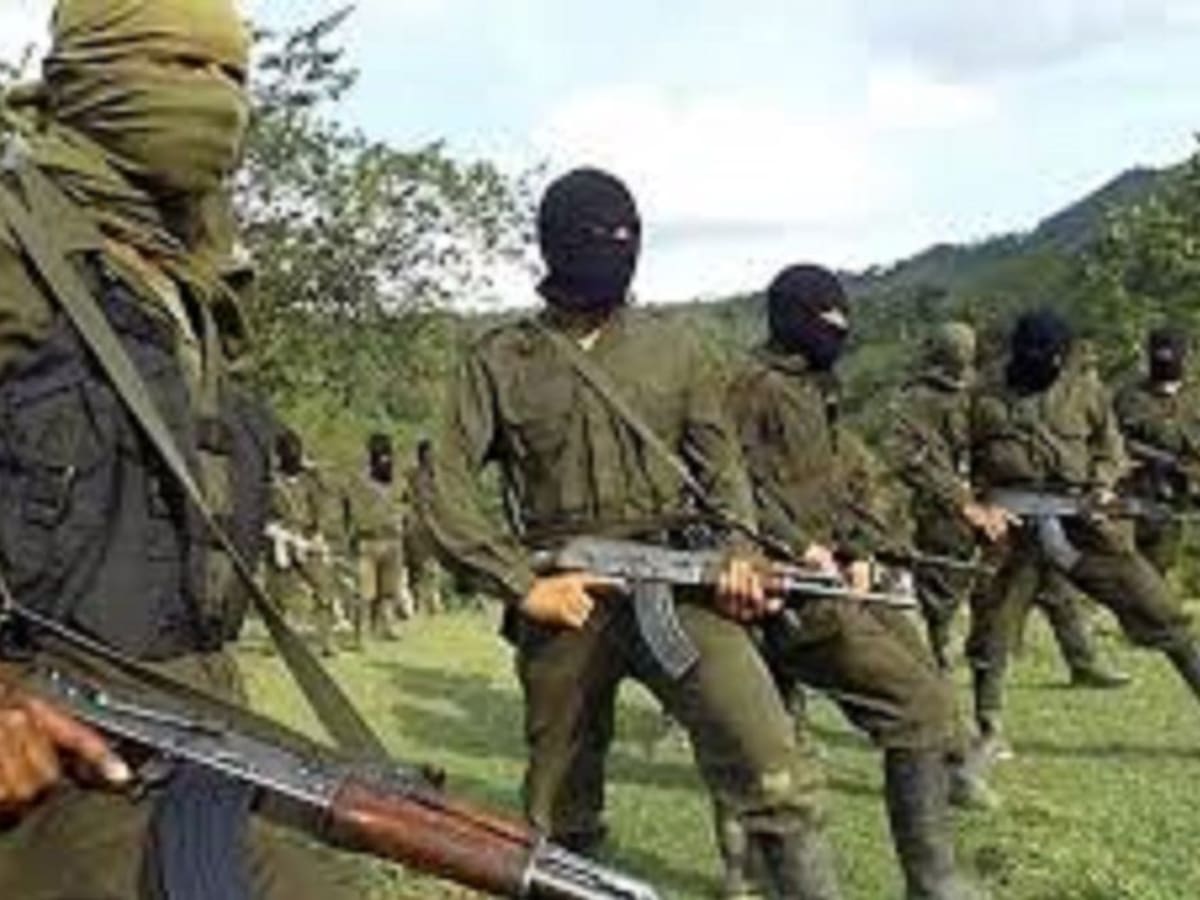 Comunidades en zonas de combate entre ilegales están confinadas