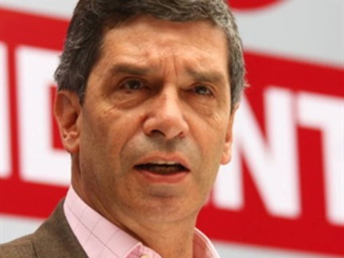 Valencia se apega a la ilegalidad para el referendo: Pardo