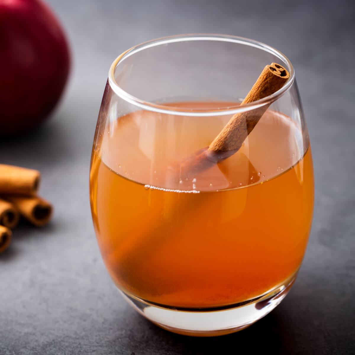 ¿Cuáles son los beneficios de tomar agua con canela?
