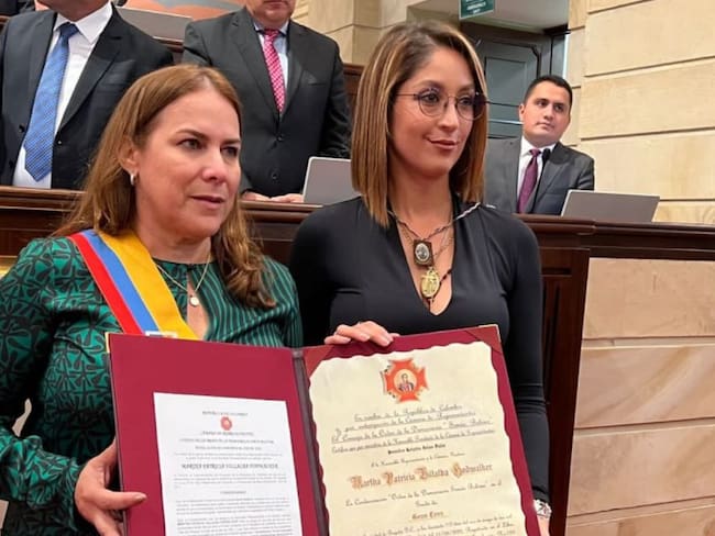 Congresista Villalba condecorada en la Cámara de Representantes.