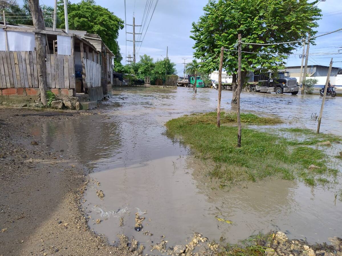Afectación y caos vehicular por inundaciones en zona industrial de Cartagena