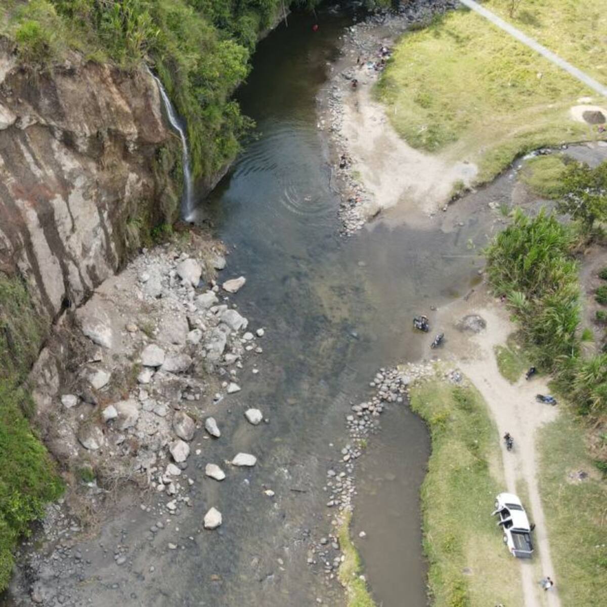 Chorros de La María en el río Quindío amenazan riesgo por derrumbe