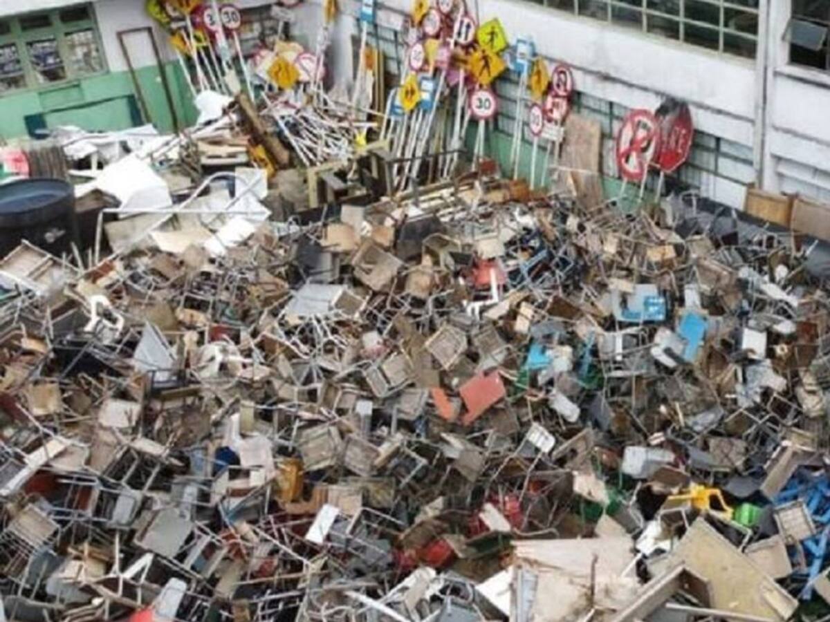 Colegio abandonado de Manizales, fue convertido en una bodega de basura