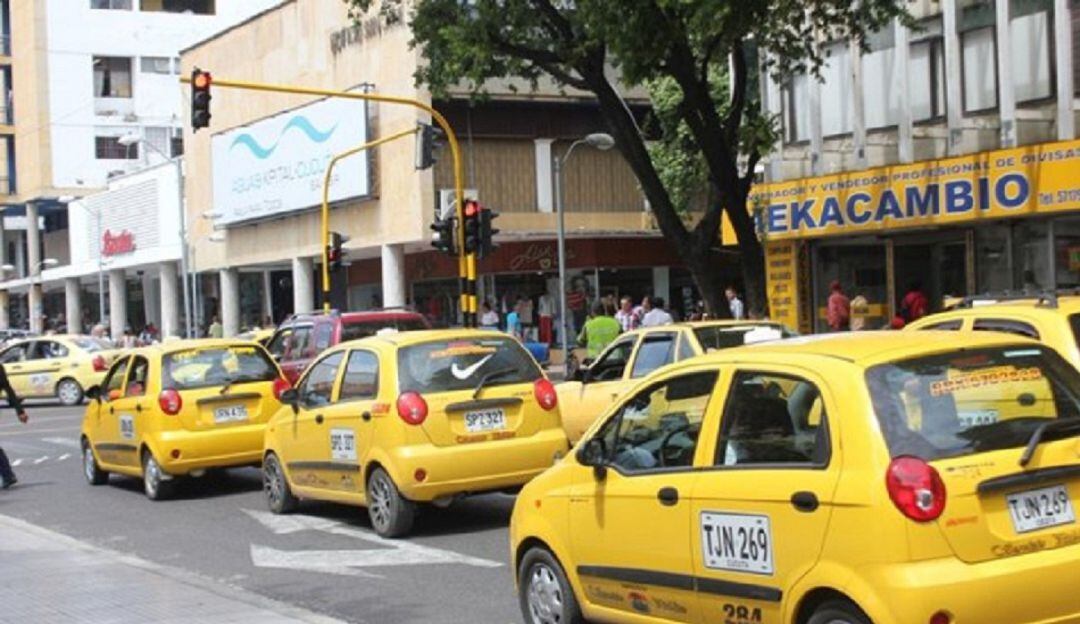 Taxistas en desacuerdo son suspensión del pico y placa