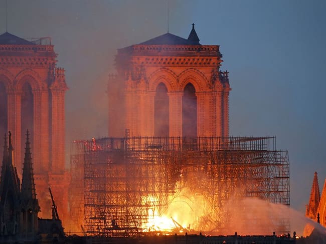 Un cigarrillo mal apagado sería la causa del incendio en Notre Dame