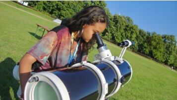 María Isabel Olarte, múltiple representante de Colombia, descubrió en las Olimpiadas su vocación científica y la urgencia de sumar más mujeres y jóvenes a la astronomía. | Foto: Documento Uniendo Naciones – OLAA 2009 a 2022