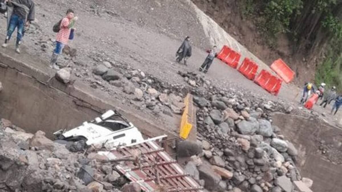 Camión cayó a la quebrada El Término en la Troncal Central del Norte