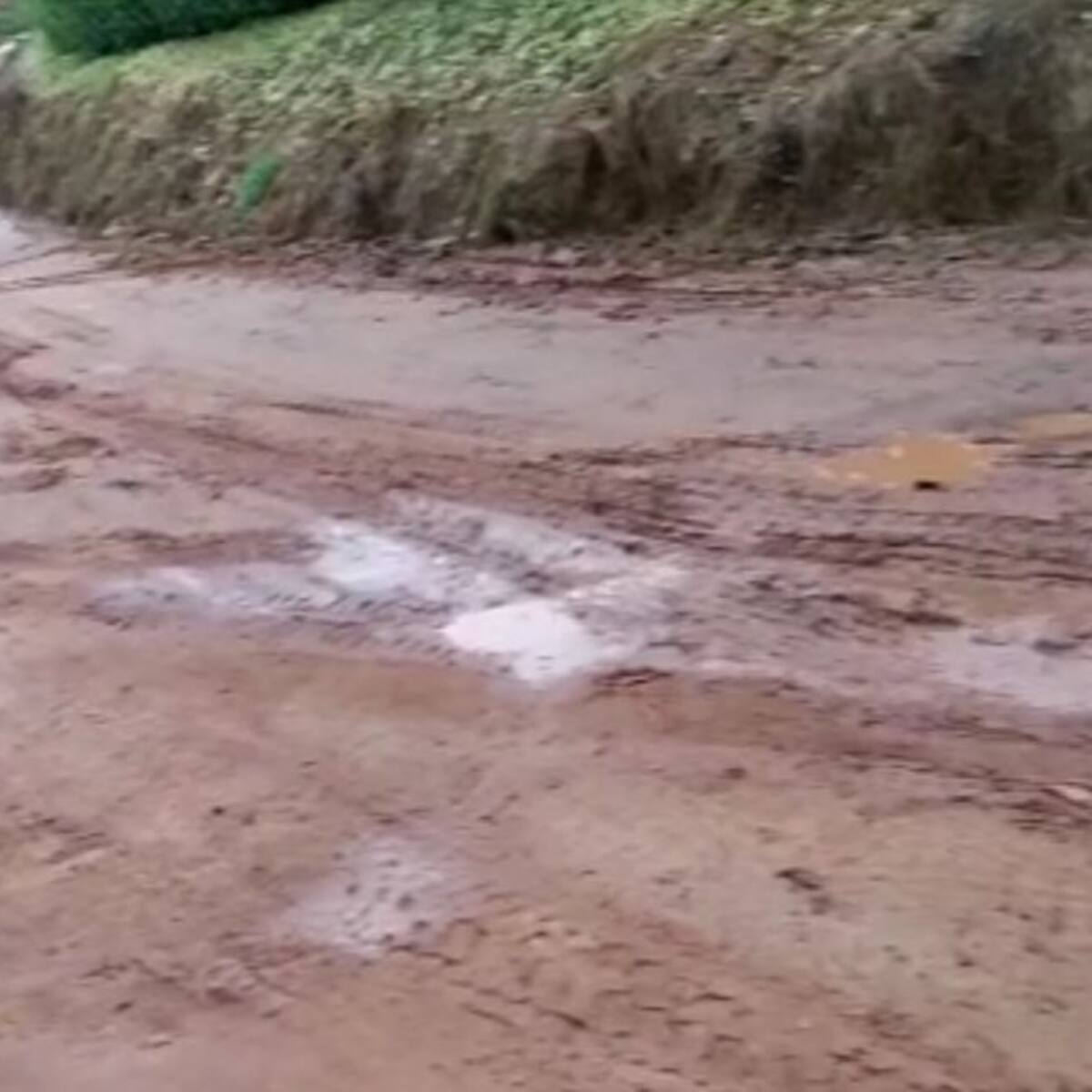 Las carreteras de más de 8 veredas en el municipio de Girón se encuentran afectadas