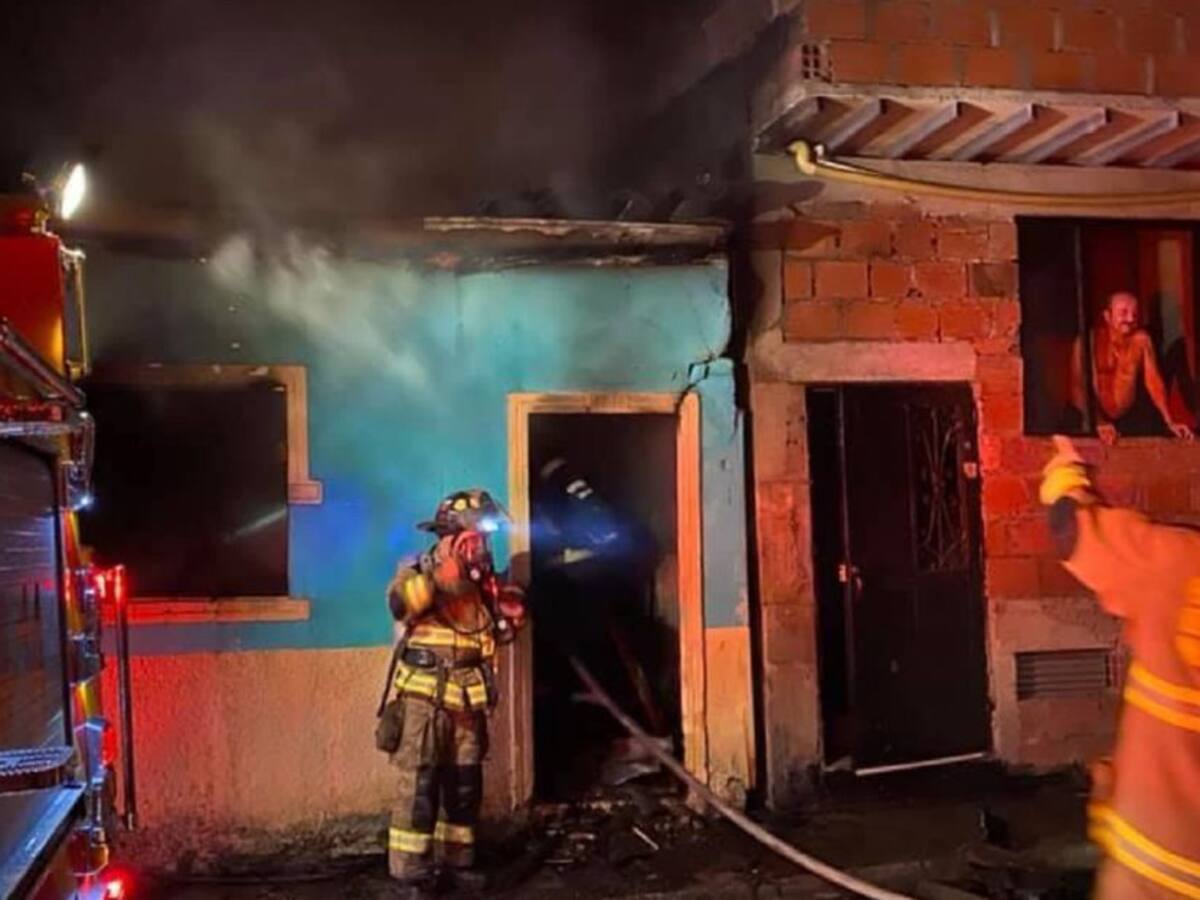 Una persona con quemaduras deja incendio en el barrio El Carmen