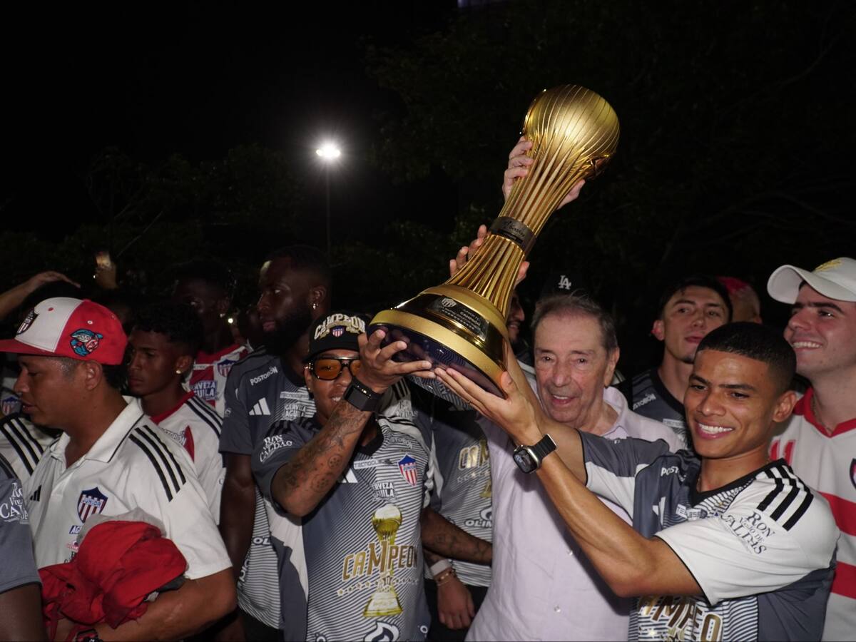 La Aleta del Tiburón se vistió de fiesta para celebrar la estrella 11 de Junior