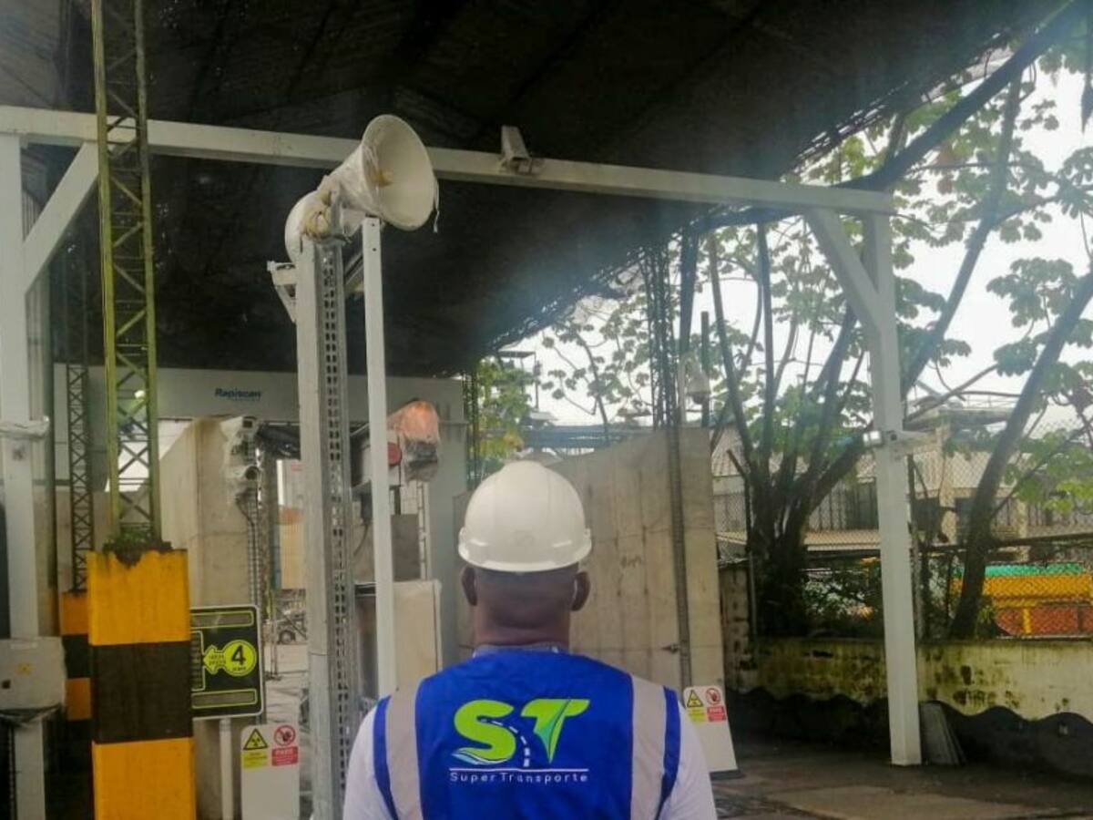 Investigan a cuatro puertos por presuntas deficiencias en los escáneres