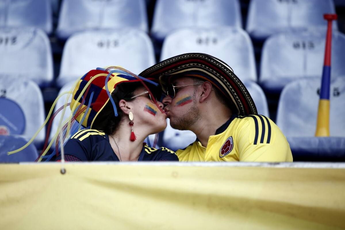 En las tribunas también hay lugar para el amor.