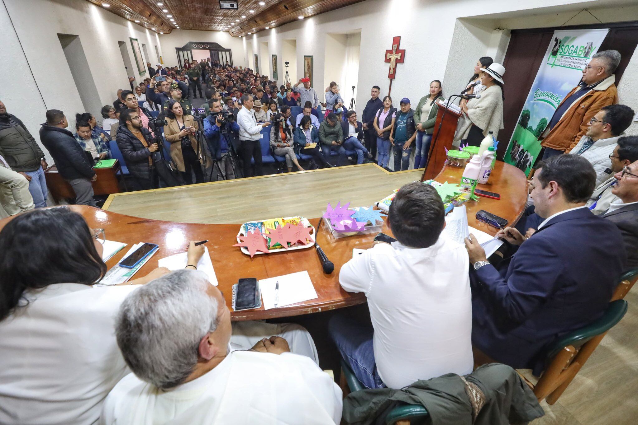 La mesa técnica con el sector lechero se realizó en el municipio de Chiquinquirá / Foto: Gobernación de Boyacá