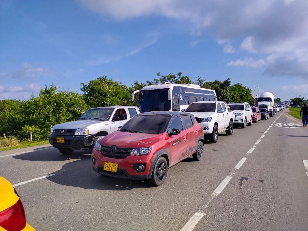 Bloqueos en zona norte de Cartagena generan extenso trancón en la Vía al Mar