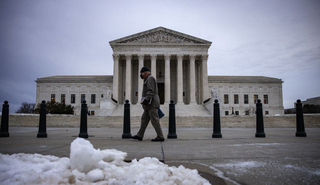 Corte Suprema de EE.UU. bloqueó orden de vacunación para empresas privadas