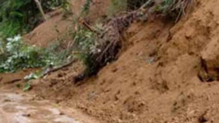 Cerca de 40 derrumbes bloquean la vía Mocoa - Pasto