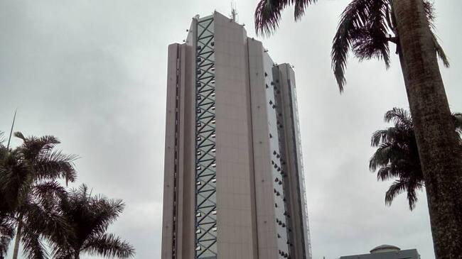 Todos los días escuche desde las 5:20AM y hasta las 9:00AM toda la información local y regional.