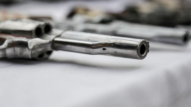 Fundición de armas decomisadas (Foto vía Colprensa)