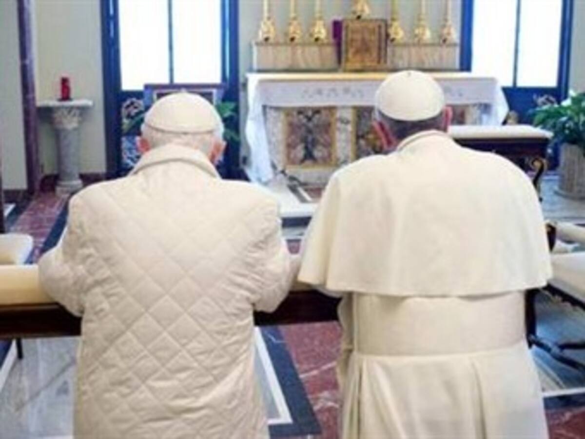 Papa Francisco promete continuar la obra de catequesis de Benedicto XVI