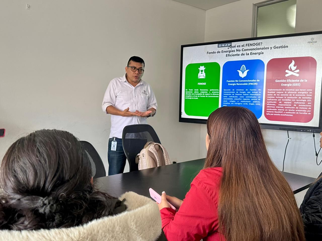 El secretario de Hábitat asegura que el personal llegará plenamente identificado y que el proceso es gratuito para todas las familias beneficiadas.