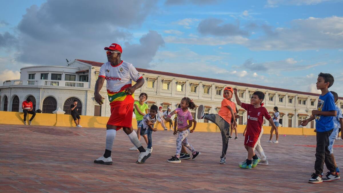 Juegos, deportes y títeres en “Muralla para todos” este sábado en Cartagena