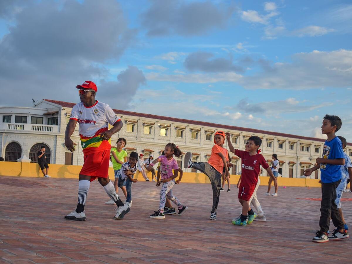 Juegos, deportes y títeres en “Muralla para todos” este sábado en Cartagena