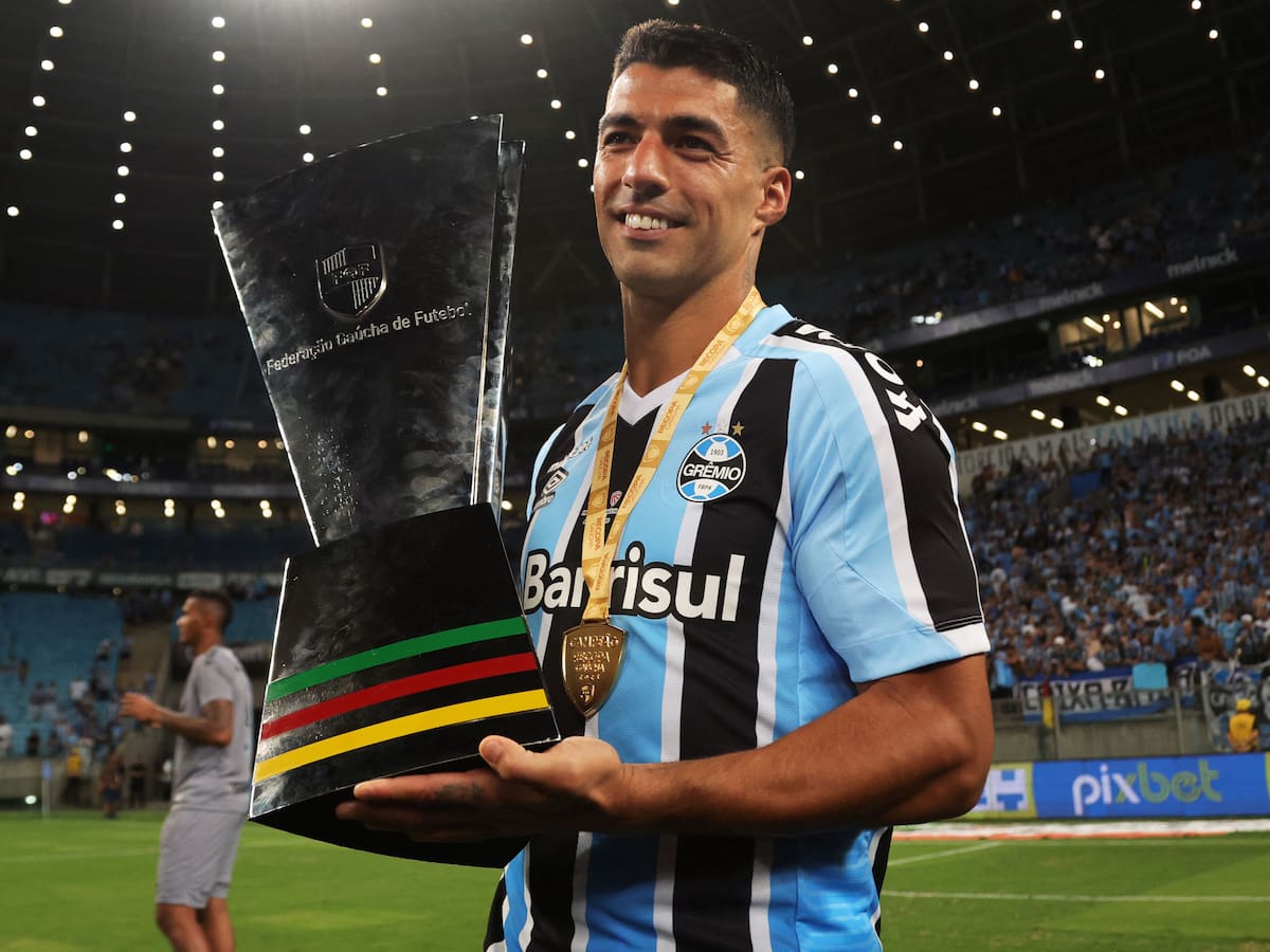 Luis Suárez debutó en Gremio con título y triplete en 38 minutos: locura en Brasil