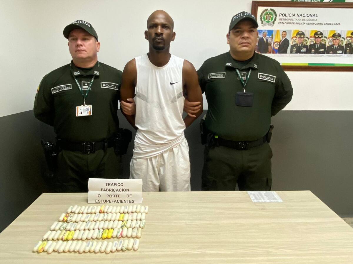 Sorprende a hombre en el aeropuerto de Cúcuta transportando más de 100 cápsulas de estupefacientes