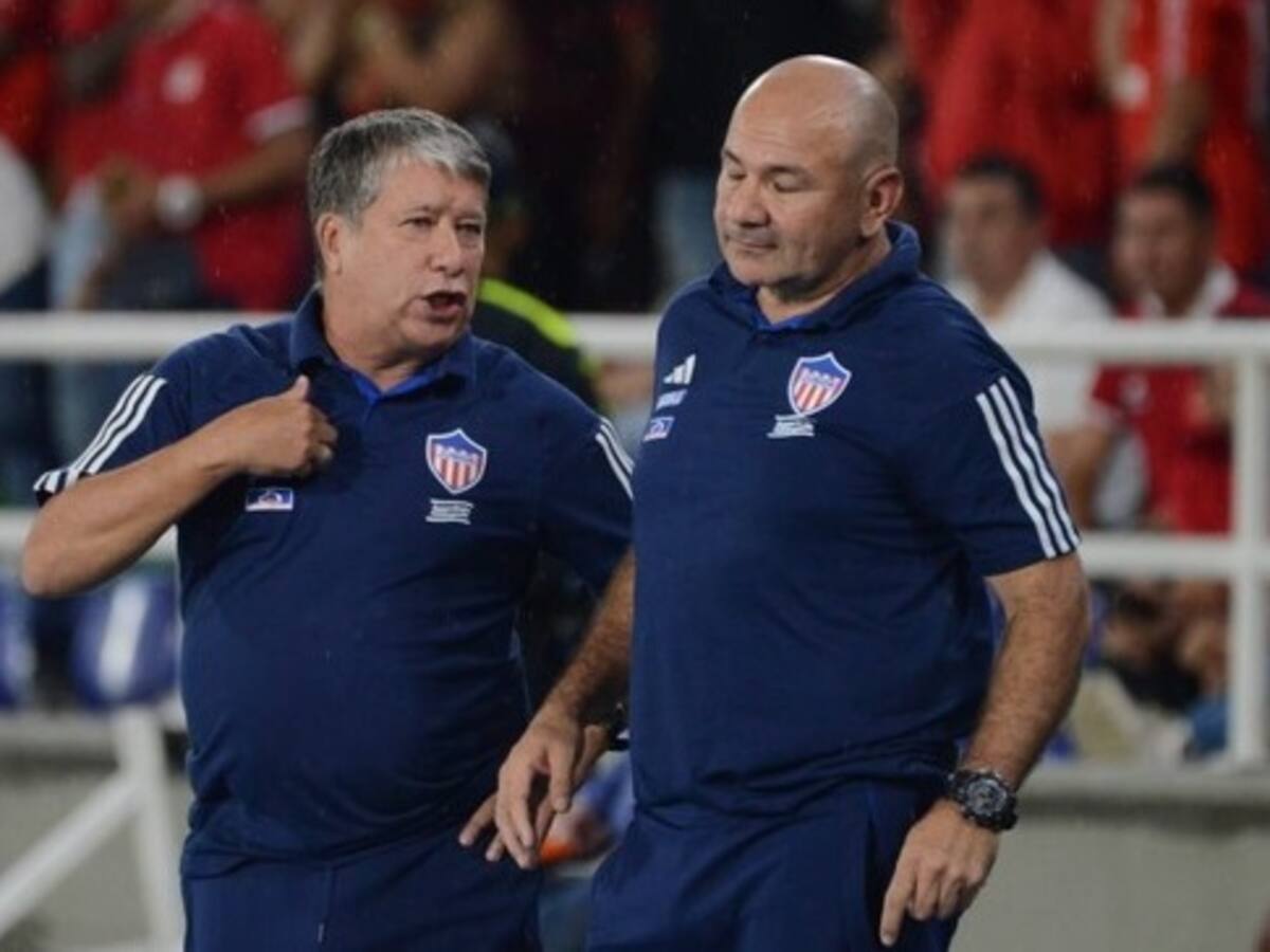 Bolillo, contra la hinchada: El árbitro pita penalti para Junior y la gente insultándonos