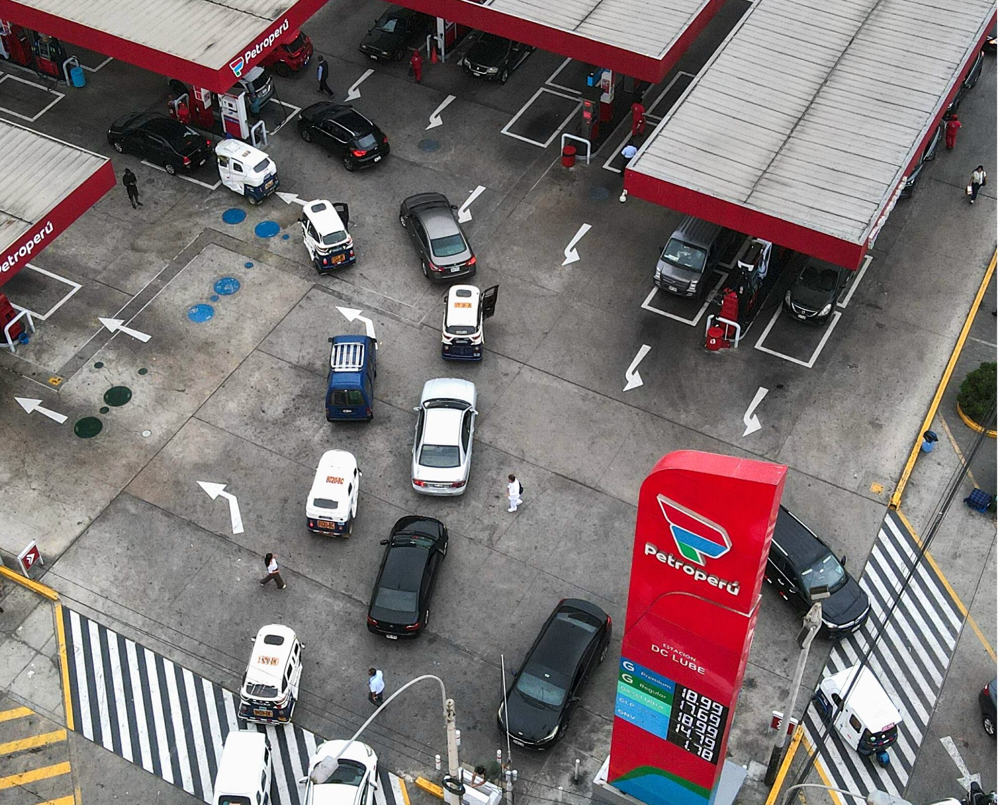 Ante la convocatoria de paros y bloqueos de vías, el gobierno de Keiko Fujimori anunció subsidios de hasta el 20% en los combustibles.
(Foto: Getty / Caracol Radio)