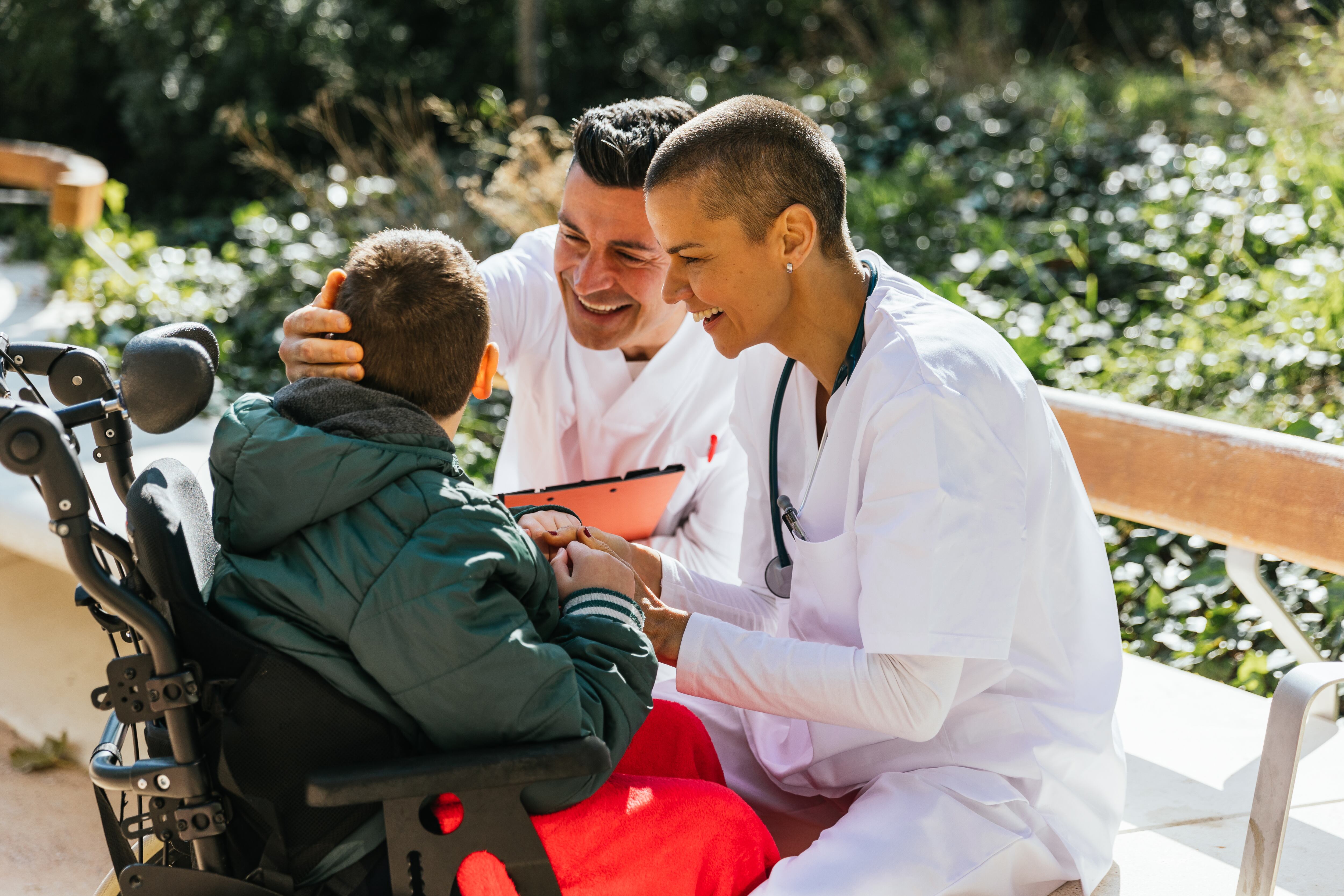 Así funciona la pensión para cuidadores de personas discapacitadas en Colombia: requisitos y más. Cortesía: Getty Images