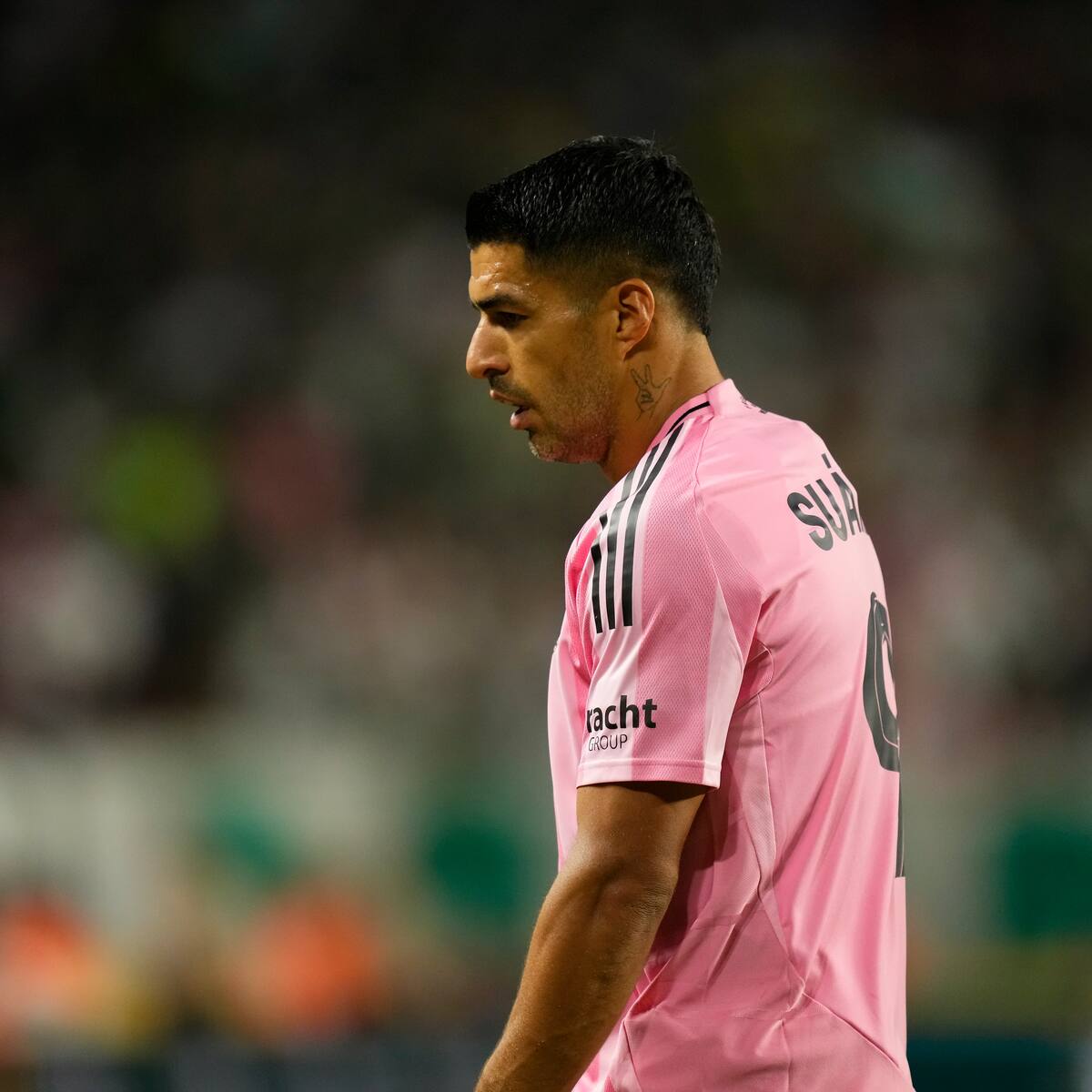 Luis Suárez y un nuevo escándalo: Escupe a un rival