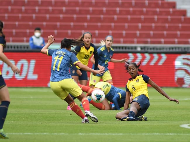 Catalina Usme le da la victoria a Colombia en primer partido ante Ecuador