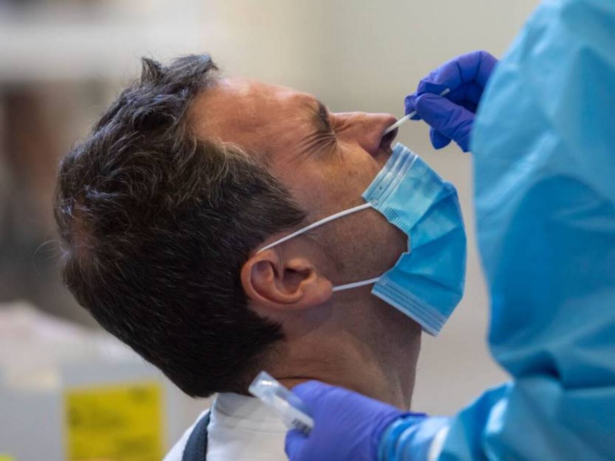 Detectan ‘variante hermana’ de la cepa ómicron del COVID-19