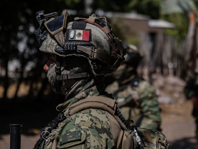 Un operativo de la Marina de México en la comunidad de Valle Escondido, Culiacán, México. (Photo by Jesus Verdugo/Anadolu via Getty Images)