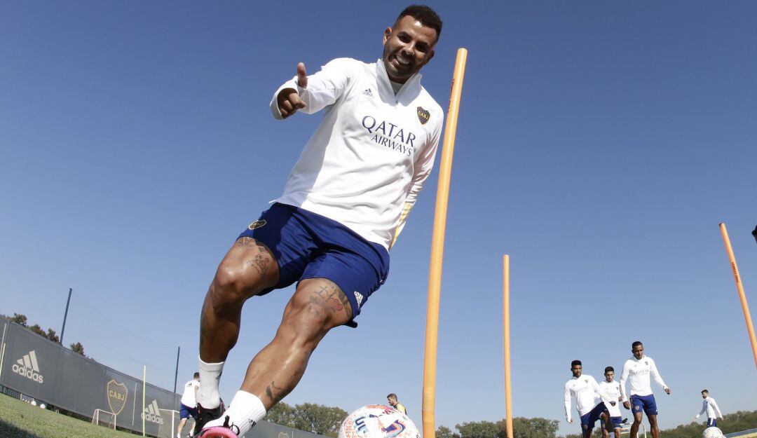 Edwin Cardona en su regreso a los entrenamientos con Boca Juniors