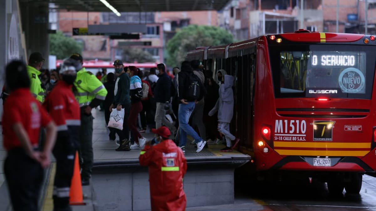 Concejal Bogotá: delincuentes aprovechan fallas para robar en TransMilenio