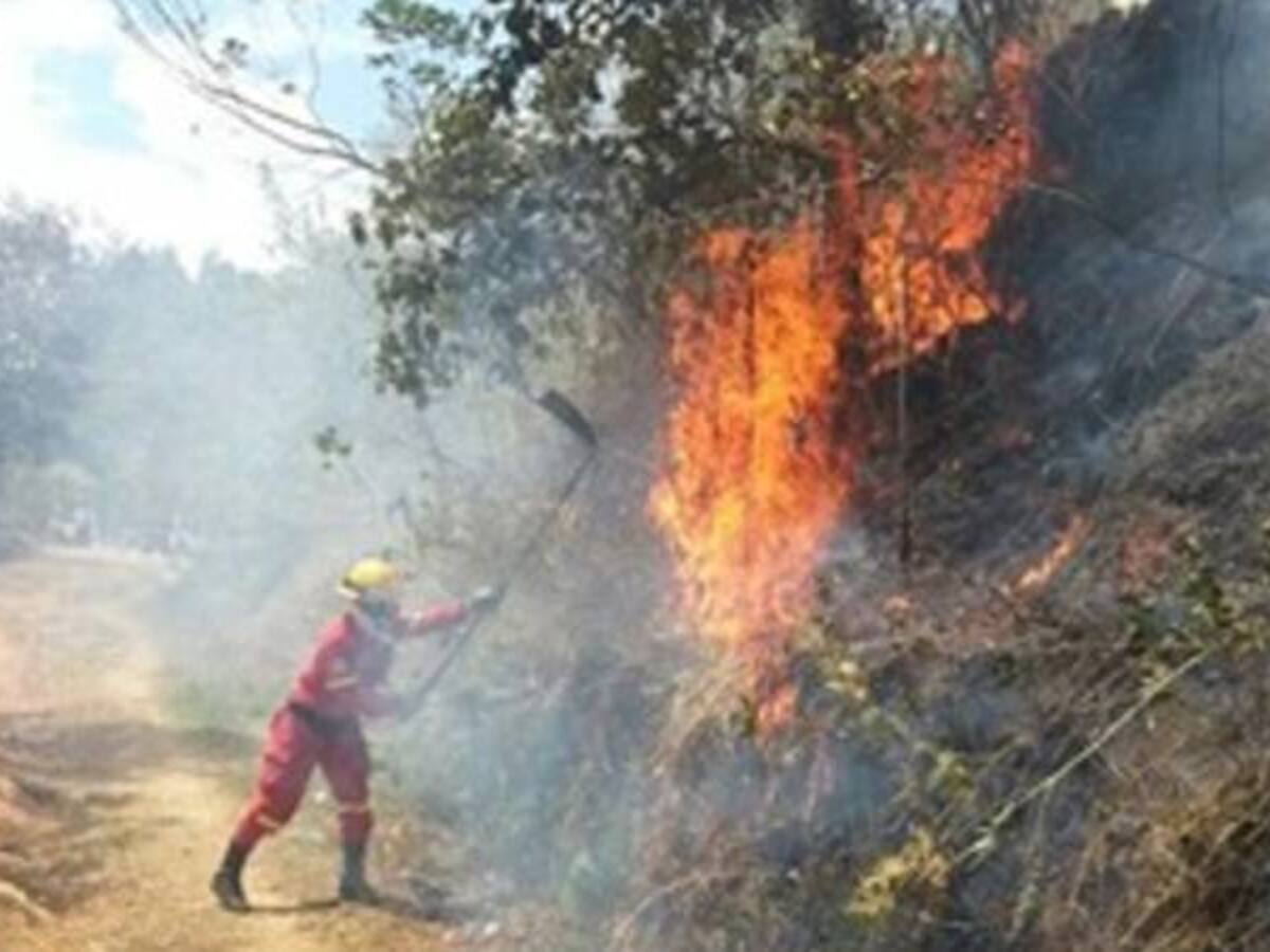 Ya son más de un centenar de incendios y 26 acueductos rurales afectados
