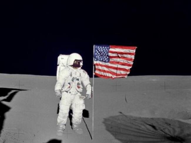 Falleció un astronauta estadounidense que caminó en la Luna